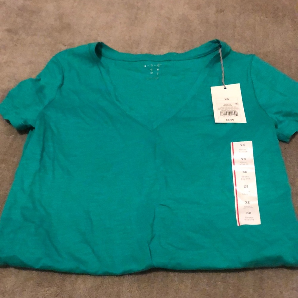 Green V neck NWT